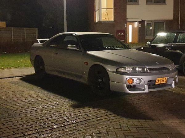 KK-899-B: NISSAN SKYLINE uit 1996